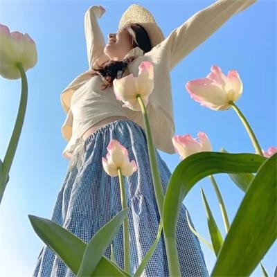 重生后，她转身投入死对头怀抱